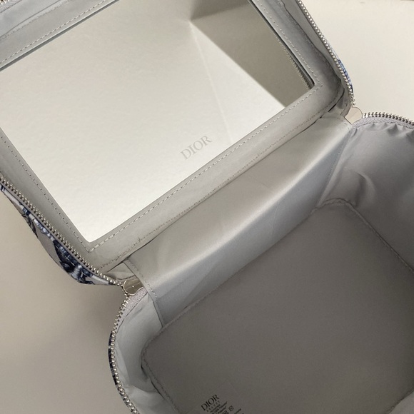 Dior Beauty Around the World Cosmetic Bag | Dior Travel Size Perfume & Skincare - Picture 8 of 9